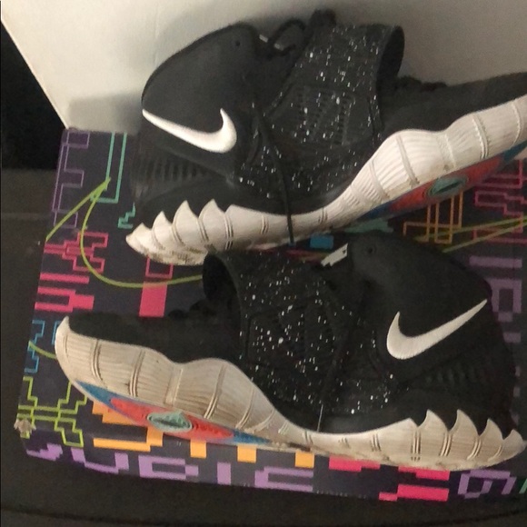 Kyrie 6 Size 12 - Picture 1 of 1